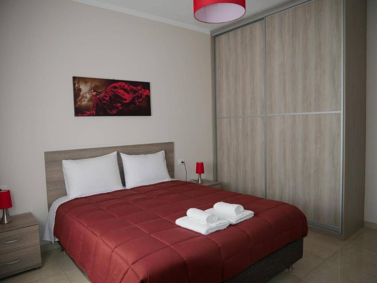 Roza'S Family House Apartment Imerovigli  Bagian luar foto