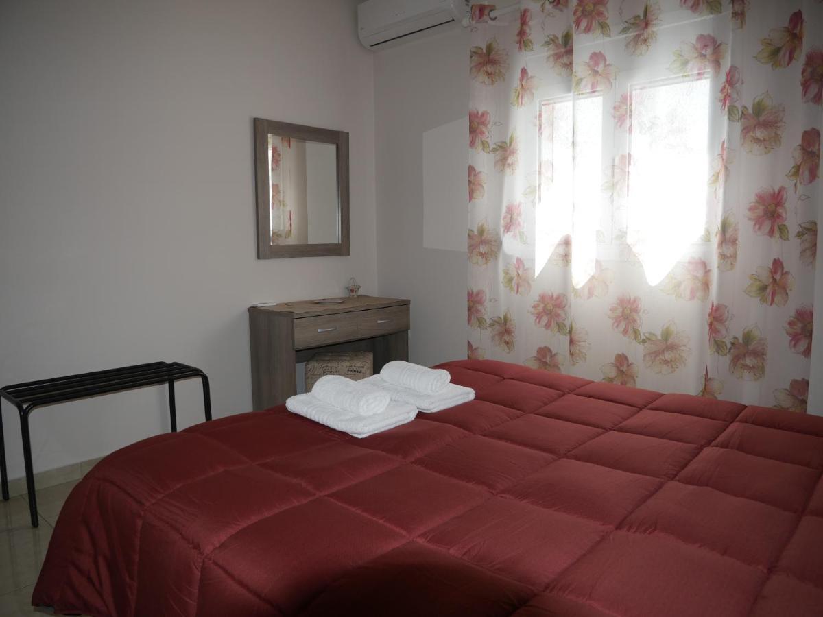 Roza'S Family House Apartment Imerovigli  Bagian luar foto